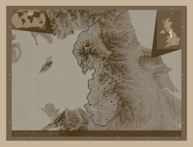 Kuzeybatı, Birleşik Krallık bölgesi. Yükseklik haritası sepya tonlarında göller ve nehirlerle renklendirilmiş. Bölgenin büyük şehirlerinin yerleri. Köşedeki yedek konum haritaları