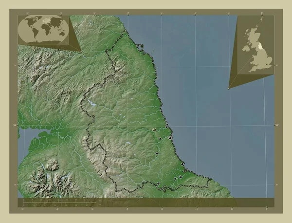 东北部 联合王国的一个地区 用Wiki风格绘制的带有湖泊和河流的高程地图 该区域主要城市的所在地点 角辅助位置图 — 图库照片