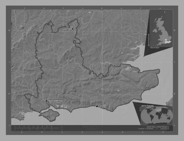 南東部 イギリスの地域 湖や川と二階の標高マップ 地域の主要都市の位置と名前 コーナー補助位置図 — ストック写真