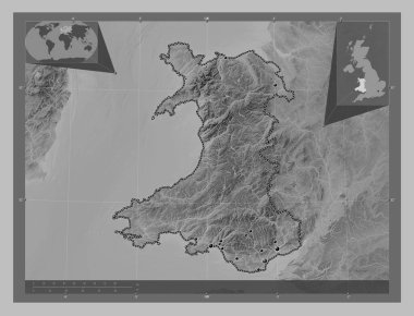 Galler, Birleşik Krallık bölgesi. Gölleri ve nehirleri olan gri tonlama yükseklik haritası. Bölgenin büyük şehirlerinin yerleri. Köşedeki yedek konum haritaları