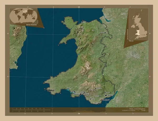 ウェールズ イギリスの地域 低解像度衛星地図 地域の主要都市の位置と名前 コーナー補助位置図 — ストック写真