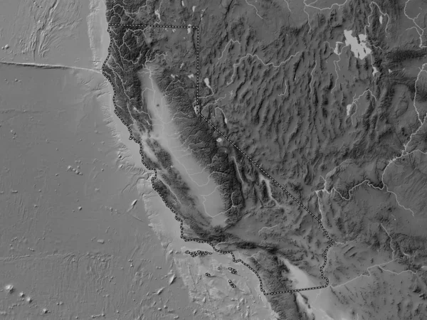カリフォルニア州 アメリカ合衆国の州 湖や川とグレースケール標高マップ — ストック写真