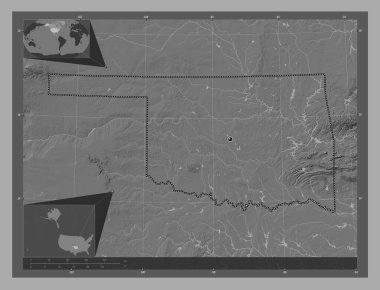 Oklahoma, Amerika Birleşik Devletleri. Göllü ve nehirli çift katlı yükseklik haritası. Köşedeki yedek konum haritaları