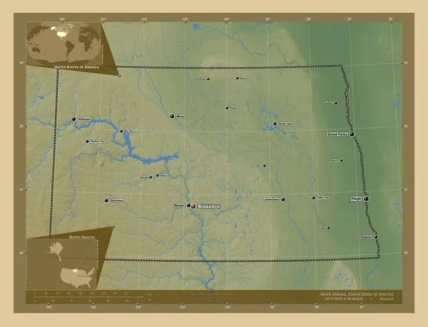 ノースダコタ州 アメリカ合衆国の州 湖や川と色の標高マップ 地域の主要都市の位置と名前 コーナー補助位置図 — ストック写真