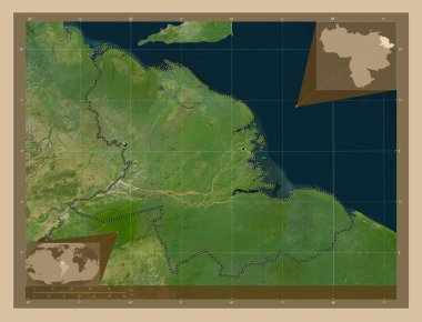 Delta Amacuro, Venezuela eyaleti. Düşük çözünürlüklü uydu. Bölgenin büyük şehirlerinin yerleri. Köşedeki yedek konum haritaları