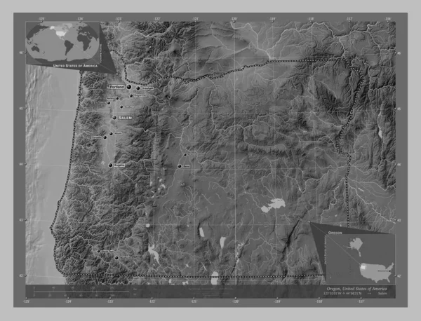 美国俄勒冈州 带有湖泊和河流的灰度高程图 该区域主要城市的地点和名称 角辅助位置图 — 图库照片