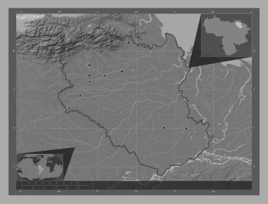 Monagas, Venezuela eyaleti. Göllü ve nehirli çift katlı yükseklik haritası. Bölgenin büyük şehirlerinin yerleri. Köşedeki yedek konum haritaları