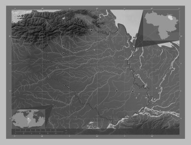 Monagas, Venezuela eyaleti. Gölleri ve nehirleri olan gri tonlama yükseklik haritası. Bölgenin büyük şehirlerinin yerleri. Köşedeki yedek konum haritaları