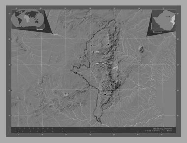 Manicaland, Zimbabwe vilayeti. Göllü ve nehirli çift katlı yükseklik haritası. Bölgenin büyük şehirlerinin yerleri ve isimleri. Köşedeki yedek konum haritaları