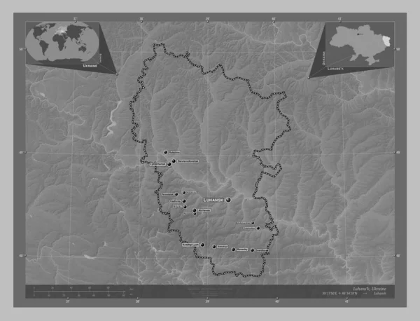 ウクライナのルハンス県 湖や川とグレースケールの標高マップ 地域の主要都市の位置と名前 コーナー補助位置図 — ストック写真