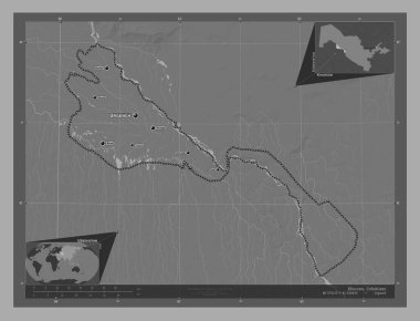 Khorezm, Özbekistan bölgesi. Göllü ve nehirli çift katlı yükseklik haritası. Bölgenin büyük şehirlerinin yerleri ve isimleri. Köşedeki yedek konum haritaları