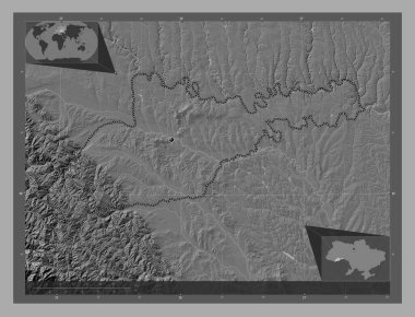 Chernivtsi, Ukrayna bölgesi. Göllü ve nehirli çift katlı yükseklik haritası. Köşedeki yedek konum haritaları