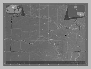 Kansas, Amerika Birleşik Devletleri. Gölleri ve nehirleri olan gri tonlama yükseklik haritası. Bölgenin büyük şehirlerinin yerleri ve isimleri. Köşedeki yedek konum haritaları