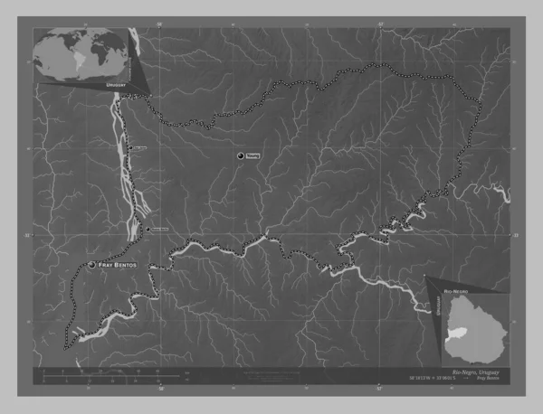 里奥内格罗 乌拉圭省 带有湖泊和河流的灰度高程图 该区域主要城市的地点和名称 角辅助位置图 — 图库照片