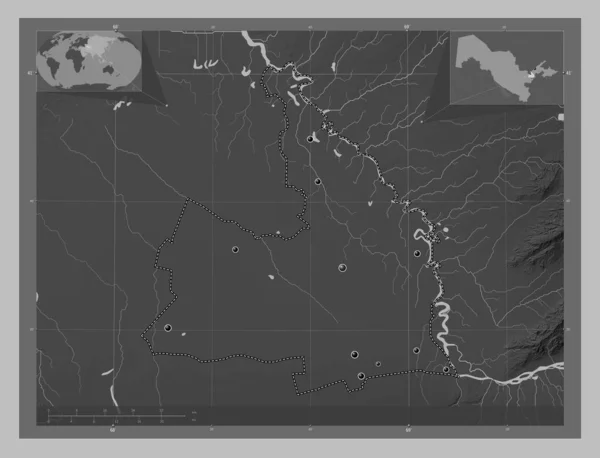 シルダリオ ウズベキスタンの地域 湖や川とグレースケールの標高マップ 地域の主要都市の場所 コーナー補助位置図 — ストック写真