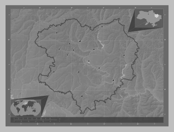 ハルキウ ウクライナの地域 湖や川とグレースケールの標高マップ 地域の主要都市の場所 コーナー補助位置図 — ストック写真