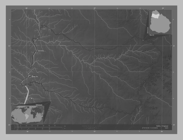 ウルグアイ省のサルトだ 湖や川とグレースケールの標高マップ 地域の主要都市の位置と名前 コーナー補助位置図 — ストック写真