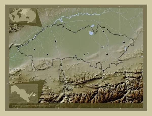 フェルガナ ウズベキスタンの地域 湖や川とWikiスタイルで着色された標高マップ 地域の主要都市の場所 コーナー補助位置図 — ストック写真