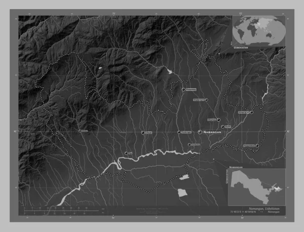 Namangan, Özbekistan bölgesi. Gölleri ve nehirleri olan gri tonlama yükseklik haritası. Bölgenin büyük şehirlerinin yerleri ve isimleri. Köşedeki yedek konum haritaları