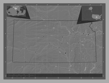 Kansas, Amerika Birleşik Devletleri. Göllü ve nehirli çift katlı yükseklik haritası. Bölgenin büyük şehirlerinin yerleri. Köşedeki yedek konum haritaları