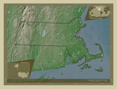 Massachusetts, Amerika Birleşik Devletleri. Yükseklik haritası göller ve nehirlerle wiki tarzında renklendirilmiş. Bölgenin büyük şehirlerinin yerleri ve isimleri. Köşedeki yedek konum haritaları