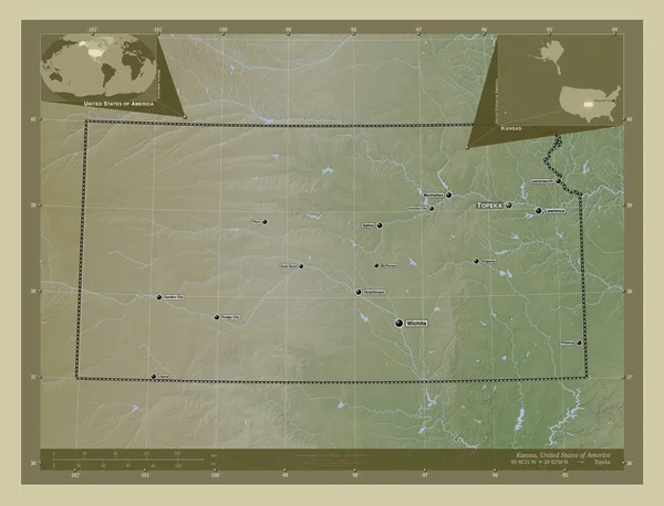 カンザス州 アメリカ合衆国の州 湖や川とWikiスタイルで着色された標高マップ 地域の主要都市の位置と名前 コーナー補助位置図 — ストック写真