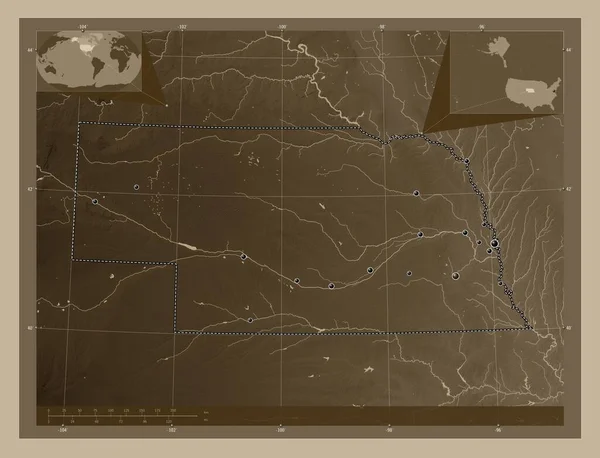 アメリカのネブラスカ州 湖や川とセピアトーンで着色された標高マップ 地域の主要都市の場所 コーナー補助位置図 — ストック写真