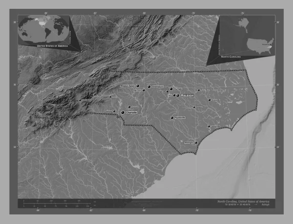 ノースカロライナ州 アメリカ合衆国の州 湖や川と二階の標高マップ 地域の主要都市の位置と名前 コーナー補助位置図 — ストック写真