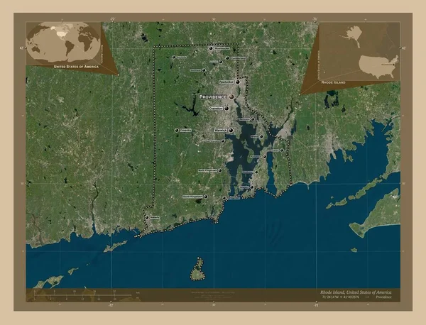 Rhode Island, Amerika Birleşik Devletleri. Düşük çözünürlüklü uydu. Bölgenin büyük şehirlerinin yerleri ve isimleri. Köşedeki yedek konum haritaları