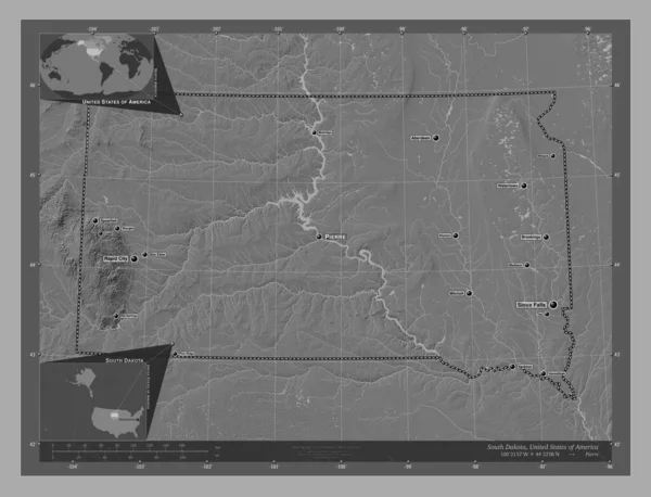 サウスダコタ州 アメリカ合衆国の州 湖や川と二階の標高マップ 地域の主要都市の位置と名前 コーナー補助位置図 — ストック写真