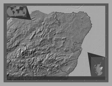 Aberdeenshire, İskoçya bölgesi - Büyük Britanya. Göllü ve nehirli çift katlı yükseklik haritası. Köşedeki yedek konum haritaları