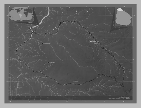 ウルグアイ省のアーティガスです 湖や川とグレースケールの標高マップ 地域の主要都市の位置と名前 コーナー補助位置図 — ストック写真