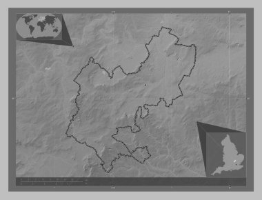 Merkez Bedfordshire, İngiltere idari kontluğu - Büyük Britanya. Gölleri ve nehirleri olan gri tonlama yükseklik haritası. Köşedeki yedek konum haritaları