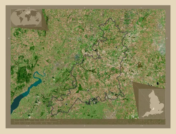 イギリスの首都圏ではないコッツウォルド 英語版 イギリス 高解像度衛星地図 地域の主要都市の場所 コーナー補助位置図 — ストック写真