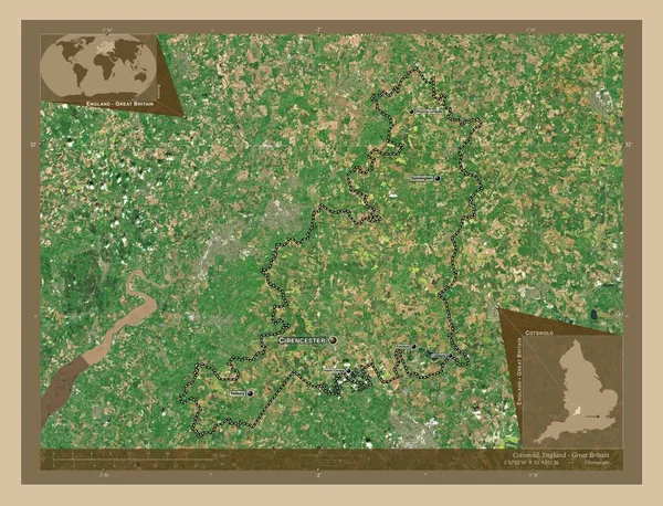 イギリスの首都圏ではないコッツウォルド 英語版 イギリス 低解像度衛星地図 地域の主要都市の位置と名前 コーナー補助位置図 — ストック写真
