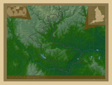 Doğu Staffordshire, İngiltere 'nin metropolitan olmayan bölgesi - Büyük Britanya. Gölleri ve nehirleri olan renkli yükseklik haritası. Köşedeki yedek konum haritaları