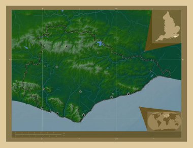 Doğu Sussex, İngiltere idari bölgesi - Büyük Britanya. Gölleri ve nehirleri olan renkli yükseklik haritası. Bölgenin büyük şehirlerinin yerleri. Köşedeki yedek konum haritaları