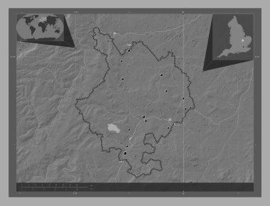 Huntingdonshire, İngiltere 'nin metropolitan olmayan bölgesi, Büyük Britanya. Göllü ve nehirli çift katlı yükseklik haritası. Bölgenin büyük şehirlerinin yerleri. Köşedeki yedek konum haritaları