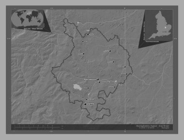 Huntingdonshire, İngiltere 'nin metropolitan olmayan bölgesi, Büyük Britanya. Göllü ve nehirli çift katlı yükseklik haritası. Bölgenin büyük şehirlerinin yerleri ve isimleri. Köşedeki yedek konum haritaları