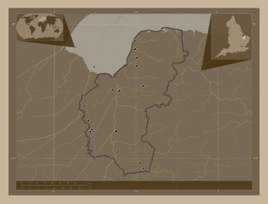 King 's Lynn ve West Norfolk, İngiltere' nin metropolitan olmayan bölgesi, Büyük Britanya. Yükseklik haritası sepya tonlarında göller ve nehirlerle renklendirilmiş. Bölgenin büyük şehirlerinin yerleri. Köşedeki yedek konum haritaları