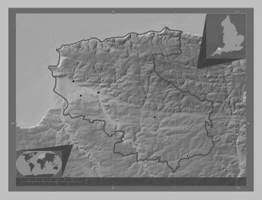 Kuzey Devon, İngiltere 'nin metropolitan olmayan bölgesi - Büyük Britanya. Gölleri ve nehirleri olan gri tonlama yükseklik haritası. Bölgenin büyük şehirlerinin yerleri. Köşedeki yedek konum haritaları