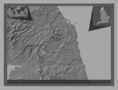 Northumberland, İngiltere idari bölgesi - Büyük Britanya. Göllü ve nehirli çift katlı yükseklik haritası. Köşedeki yedek konum haritaları