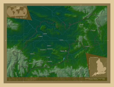 Güney Somerset, İngiltere 'nin metropolitan olmayan bölgesi - Büyük Britanya. Gölleri ve nehirleri olan renkli yükseklik haritası. Bölgenin büyük şehirlerinin yerleri ve isimleri. Köşedeki yedek konum haritaları