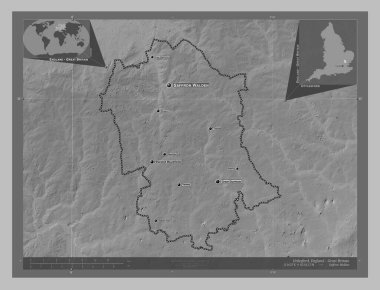 Uttlesford, İngiltere 'nin metropolitan olmayan bölgesi - Büyük Britanya. Gölleri ve nehirleri olan gri tonlama yükseklik haritası. Bölgenin büyük şehirlerinin yerleri ve isimleri. Köşedeki yedek konum haritaları