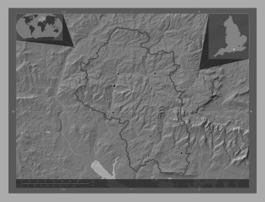 Winchester, İngiltere 'nin metropolitan olmayan bölgesi, Büyük Britanya. Göllü ve nehirli çift katlı yükseklik haritası. Bölgenin büyük şehirlerinin yerleri. Köşedeki yedek konum haritaları