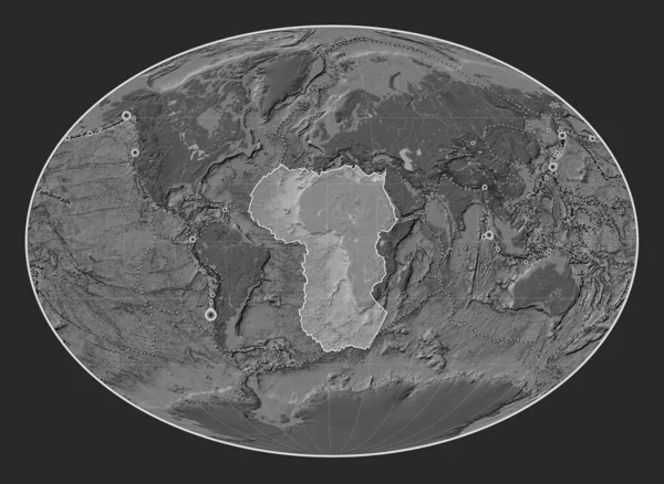 法赫投影中的二层海拔高度图上的非洲板块是经向中心的 17世纪初以来记录的6 5级以上地震位置 — 图库照片