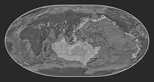澳大利亚板块上的二层隆起地图上的洛希穆尔投影以经线为中心 17世纪初以来记录的6 5级以上地震位置 — 图库照片