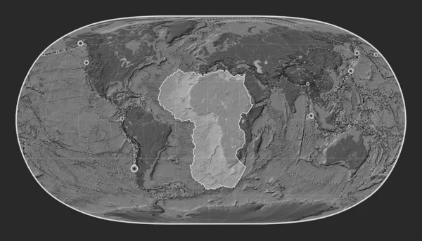 ナチュラルアースIiプロジェクションの胆汁高層地図上のアフリカのテクトニックプレートは 単独で中心にしました 17世紀初頭から記録された6 5以上の地震の場所 — ストック写真