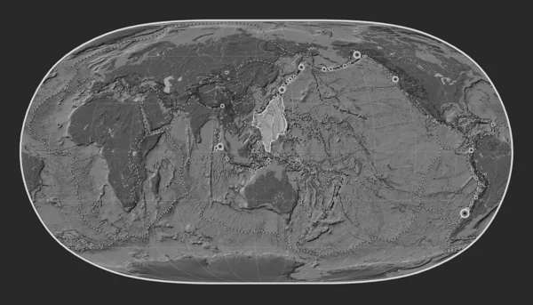 フィリピン海のテクトニックプレートは ナチュラルアースIiプロジェクションの胆汁標高地図上に単独で中心を置いています 17世紀初頭から記録された6 5以上の地震の場所 — ストック写真