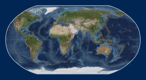ロビンソン投影のブルーマーブル衛星マップ上のアラビアのテクトニックプレートは 単独で中心を置いています 既知の火山の分布について — ストック写真